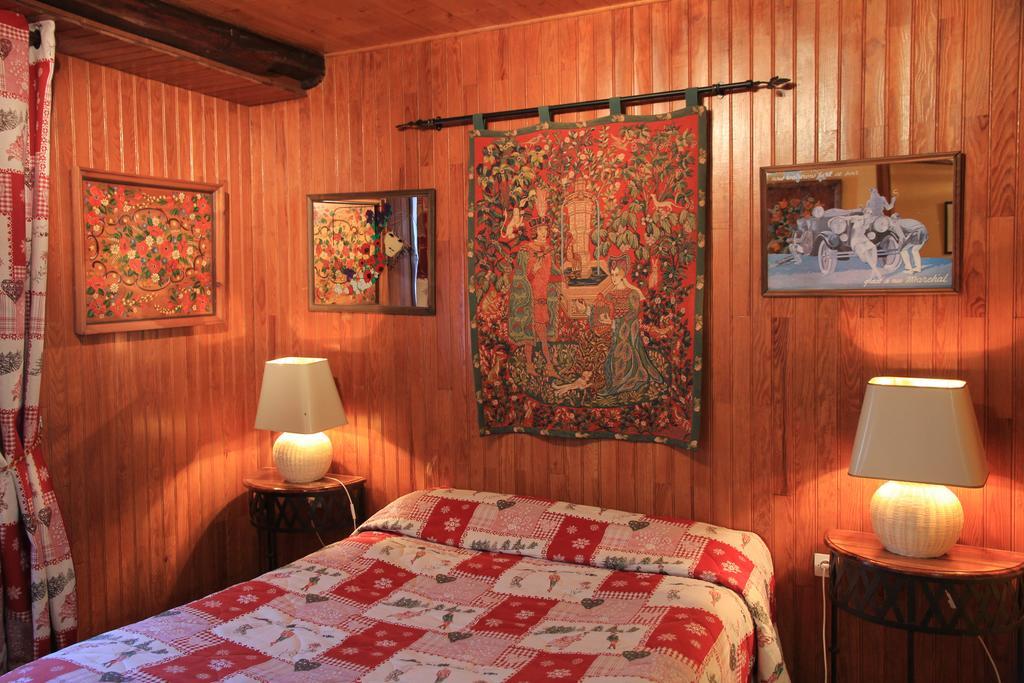 Guest House Chalet Saint Roch Albiez-Montrond Rum bild